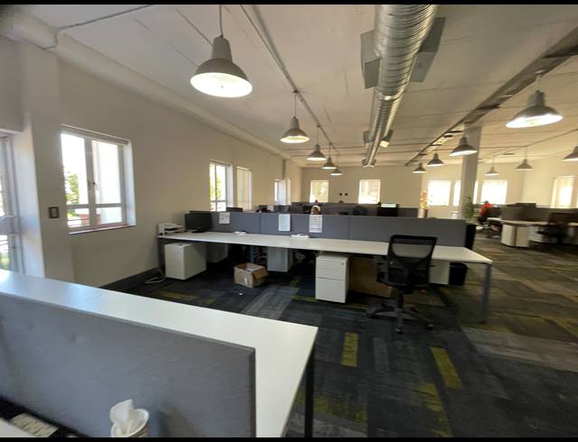 2,213.50M² OFFICE TO LET IN BRYANSTON